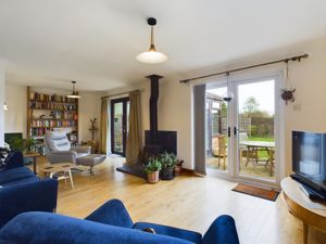 Living/dining room- click for photo gallery